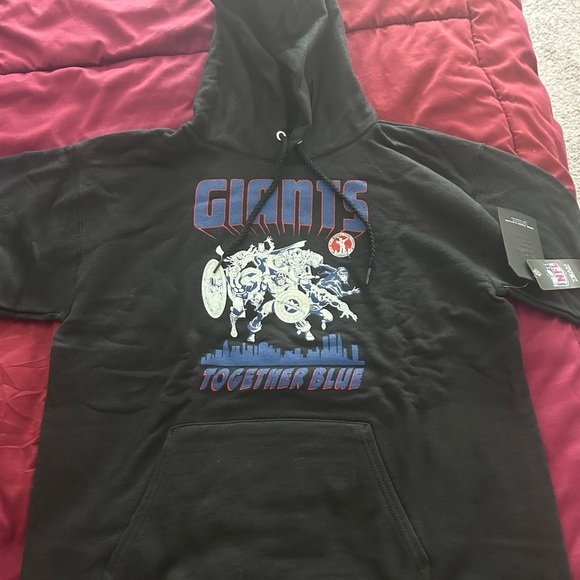 New York Giants Junk Food Marvel Avengers Squad Pullover Hoodie - Black - Picture 1 of 4